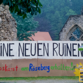 Demonstration gegen Gipsabbau am Kloster Walkrenried, Niedersachsen, ca. 1995, Foto: Stephan Röhl