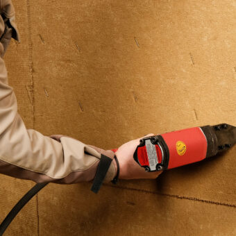 Montage von Lehmbauplatten, Beispiel, Foto: Claytec